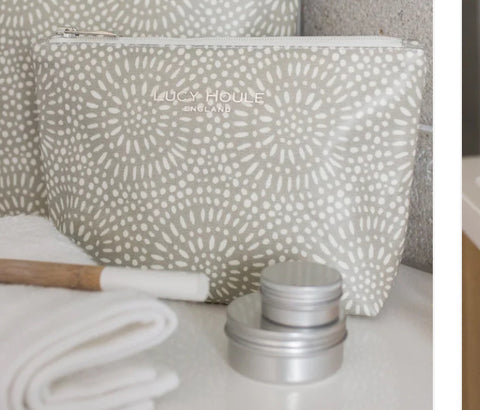 Lucy Houle England medium lined wash bag stunning!!!