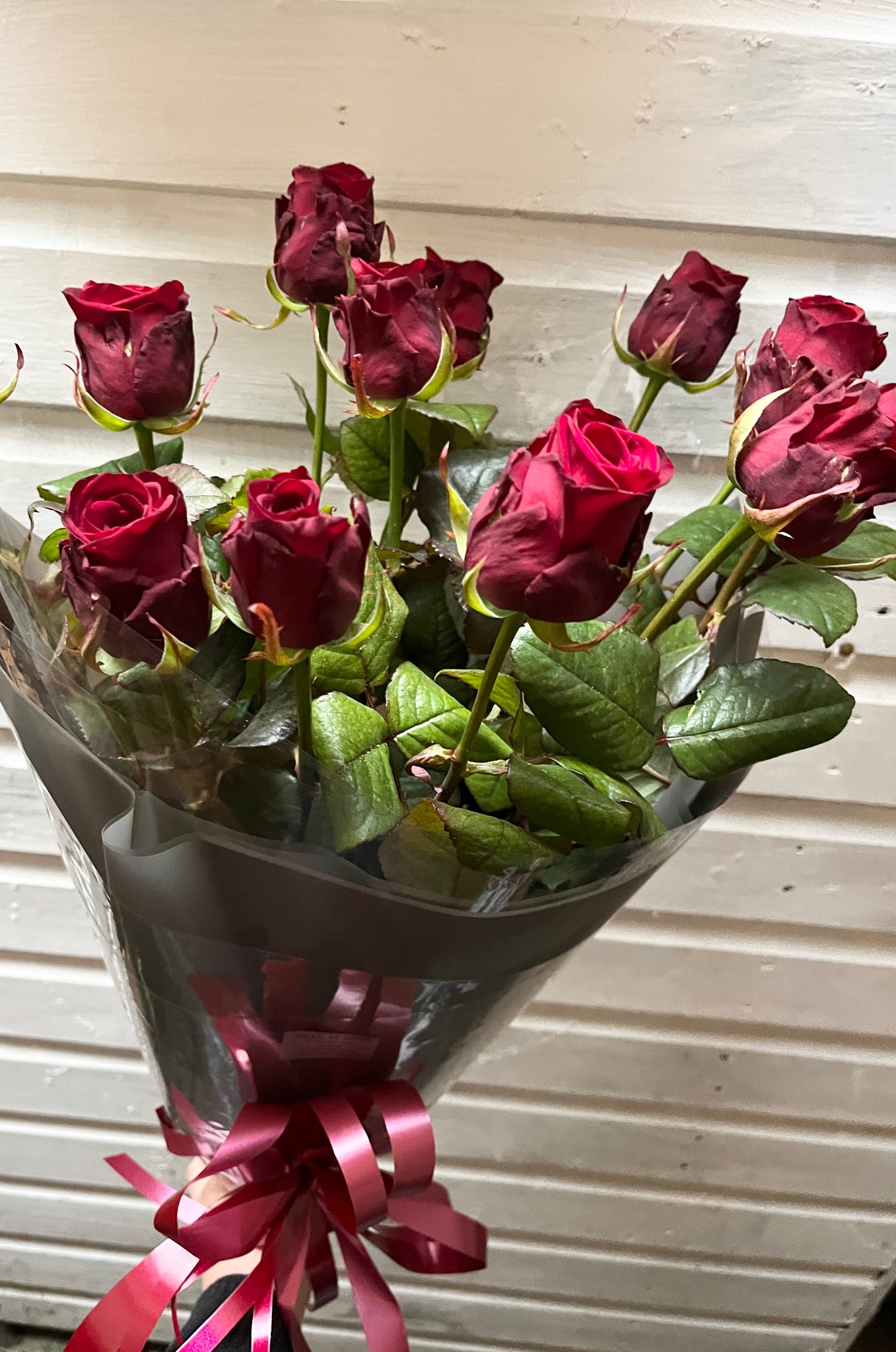 12 x top grade red roses