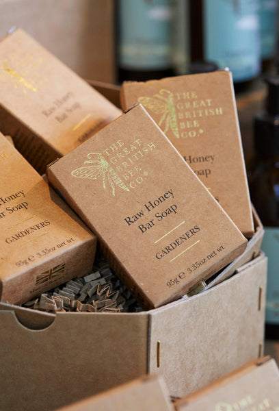 The Great British bee company hRaw Honey Bar Soap 95g - Gardeners